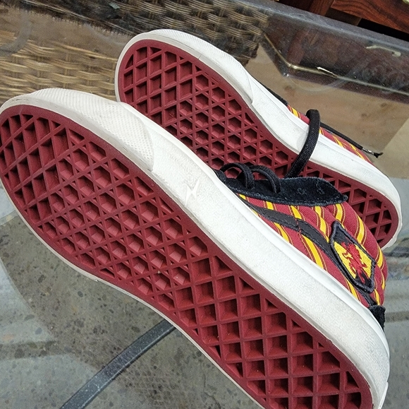 Vans HARRY POTTER Kids 12 Sneaker Sk8-Hi GRYFFINDOR Toecap PADDED Wizard Sneaker - Picture 4 of 5